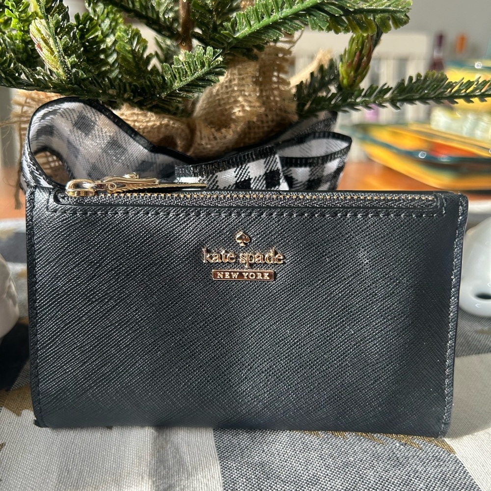 Kate ♠️ Spade Black slim bifold wallet